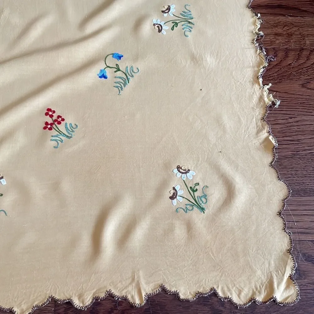 Vintage gold‎ floral embroidered small tablecloth with 4 napkins